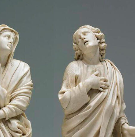 due-intense-figure-in-avorio